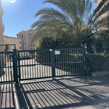 Centre-ville 3 Pieces Avec Climatisation A Cagnes-sur-mer - Fr-1-252a-136