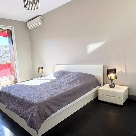 Centre-ville 3 Pieces Avec Climatisation A Cagnes-sur-mer - Fr-1-252a-136 Apartment